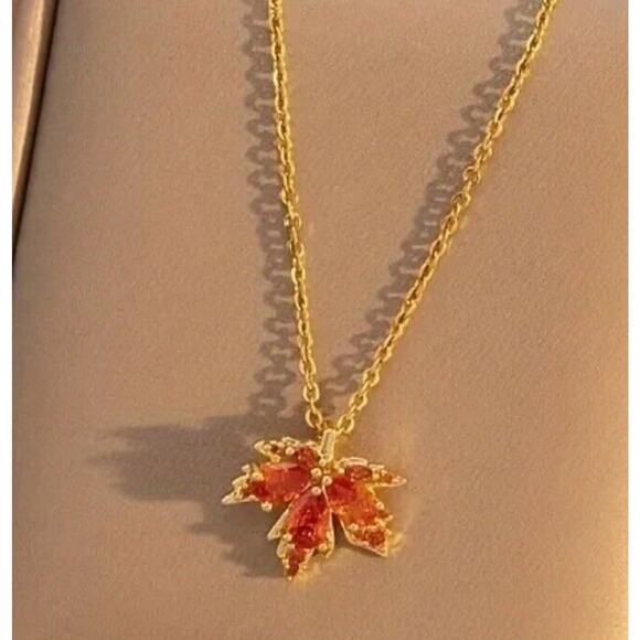 18K Gold Plated Maple Leaf Pendant Necklace Chic Floral Style Fashion Style NEW - Picture 5 of 9